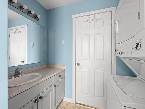 560 Hilchey Rd, Campbell River, BC - Indoor Photo Showing Laundry Room