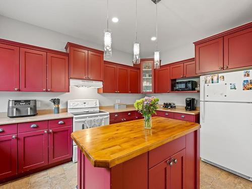 560 Hilchey Rd, Campbell River, BC - Indoor Photo Showing Kitchen