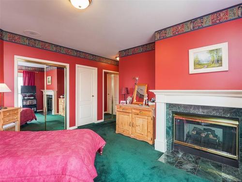 421-50 Songhees Rd, Victoria, BC - Indoor Photo Showing Bedroom With Fireplace
