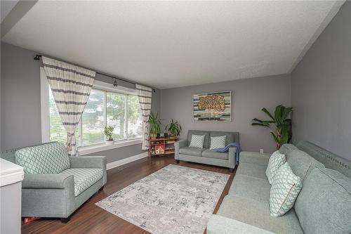 654 Greenhill Avenue, Hamilton, ON - Indoor Photo Showing Living Room