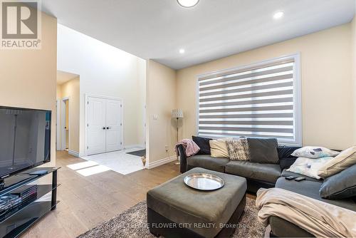 82 Optimist Drive, Southwold, ON - Indoor Photo Showing Living Room