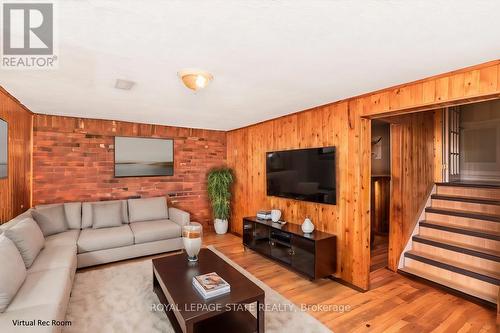 80 - 11 Harrisford Street, Hamilton, ON - Indoor Photo Showing Living Room