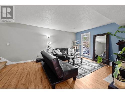 43-1221 Hugh Allan Drive, Kamloops, BC - Indoor Photo Showing Living Room