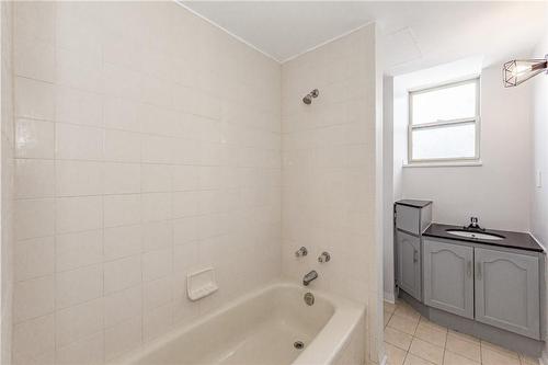 169 Park Row S|Unit #A, Hamilton, ON - Indoor Photo Showing Bathroom