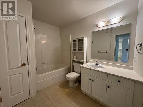 11001 13 Street Unit# 101, Dawson Creek, BC - Indoor Photo Showing Bathroom