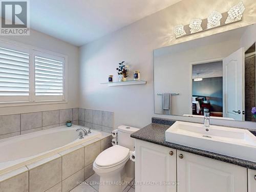 39 Wheelwright Drive, Richmond Hill, ON - Indoor Photo Showing Bathroom