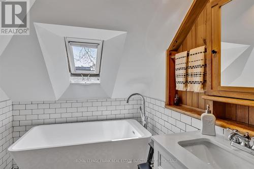 509 Gilmour Street, Peterborough, ON - Indoor Photo Showing Bathroom