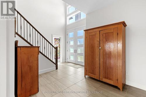 2020 Wateroak Drive, London, ON - Indoor Photo Showing Other Room