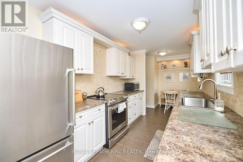 2981 Shawnee Trail, Fort Erie, ON - Indoor Photo Showing Kitchen With Upgraded Kitchen