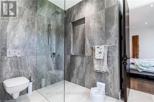 1144 Maple Street, Pelham, ON - Indoor Photo Showing Bathroom