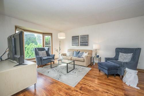 687 Penny Lane, Burlington, ON - Indoor Photo Showing Living Room