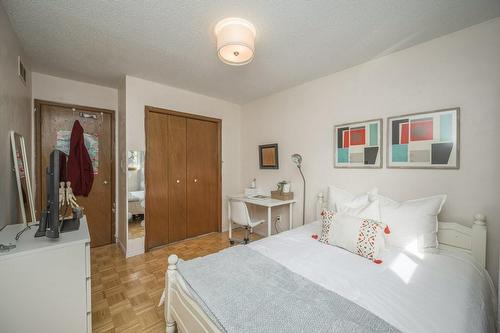 687 Penny Lane, Burlington, ON - Indoor Photo Showing Bathroom