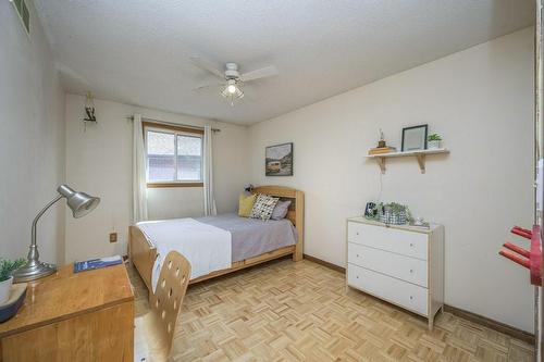 687 Penny Lane, Burlington, ON - Indoor Photo Showing Bedroom