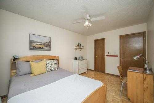 687 Penny Lane, Burlington, ON - Indoor Photo Showing Bedroom