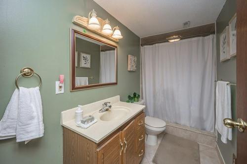 687 Penny Lane, Burlington, ON - Indoor Photo Showing Bathroom