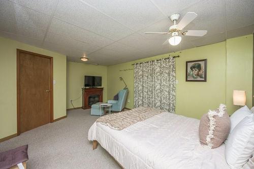 687 Penny Lane, Burlington, ON - Indoor Photo Showing Bedroom