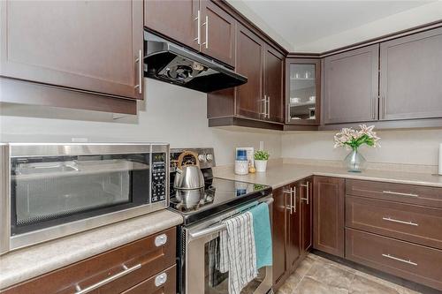76 Suitor Court, Milton, ON - Indoor Photo Showing Kitchen With Upgraded Kitchen