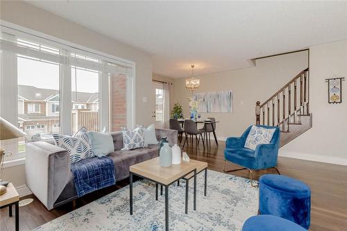 76 Suitor Court, Milton, ON - Indoor Photo Showing Living Room