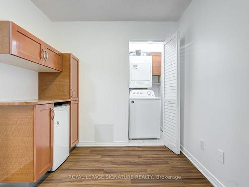 101-684 Warden Ave, Toronto, ON - Indoor Photo Showing Laundry Room