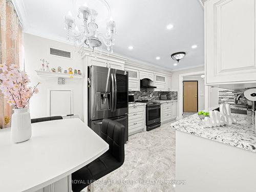 113-55 Elm Dr, Mississauga, ON - Indoor Photo Showing Kitchen With Upgraded Kitchen