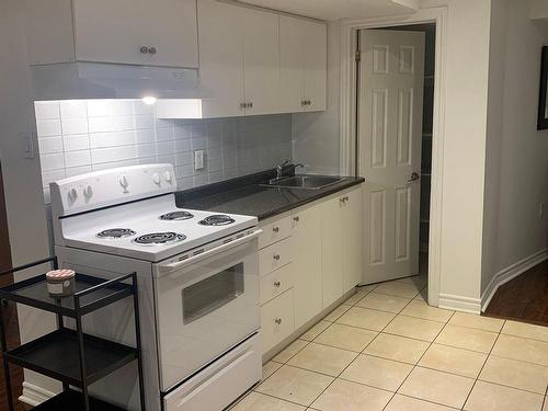 3894 Passway Rd, Mississauga, ON - Indoor Photo Showing Kitchen