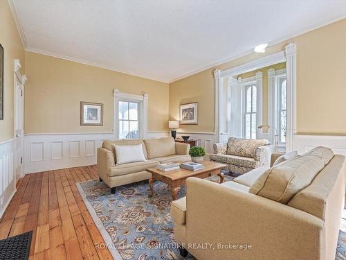 881 Orchard Rd, Smith-Ennismore-Lakefield, ON - Indoor Photo Showing Living Room