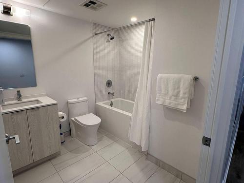 1313-1 Jarvis St, Hamilton, ON - Indoor Photo Showing Bathroom