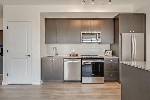 335 Wheat Boom Drive|Unit #409, Oakville, ON - Indoor Photo Showing Kitchen With Upgraded Kitchen