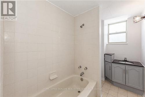 A - 169 Park Row S, Hamilton, ON - Indoor Photo Showing Bathroom