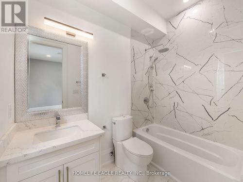 367 Penn Avenue, Newmarket, ON - Indoor Photo Showing Bathroom