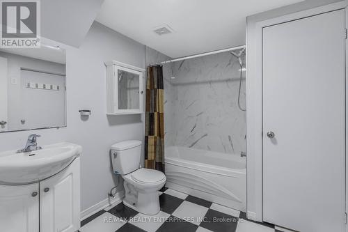 218 Wellington Street E, Barrie, ON - Indoor Photo Showing Bathroom