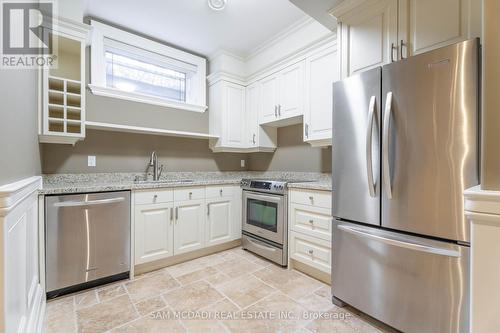 1689 Carolyn Road, Mississauga, ON - Indoor Photo Showing Kitchen