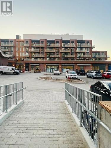 809 - 220 Missinnihe Way, Mississauga, ON - Outdoor With Balcony