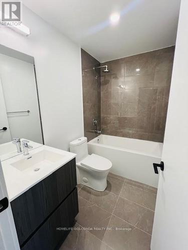 809 - 220 Missinnihe Way, Mississauga, ON - Indoor Photo Showing Bathroom