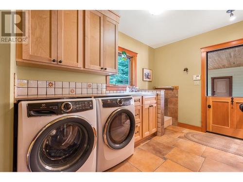 7823 Jordashe Road, Vernon, BC - Indoor Photo Showing Laundry Room