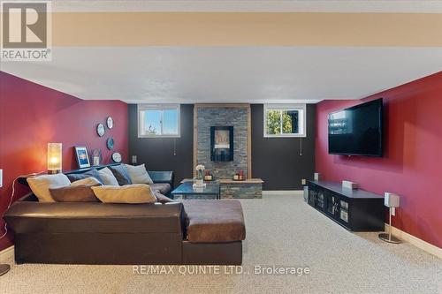 109 Sills Road, Belleville, ON - Indoor Photo Showing Living Room