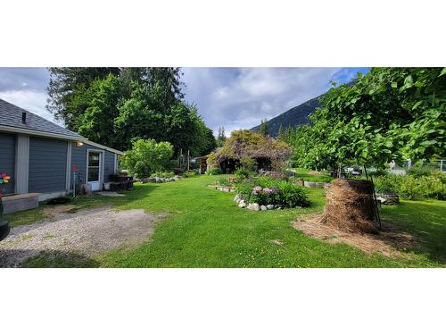 516 Slocan Avenue, New Denver, BC - Outdoor