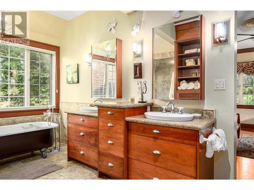 9310 Kalamalka Road, Coldstream, BC - Indoor Photo Showing Bathroom