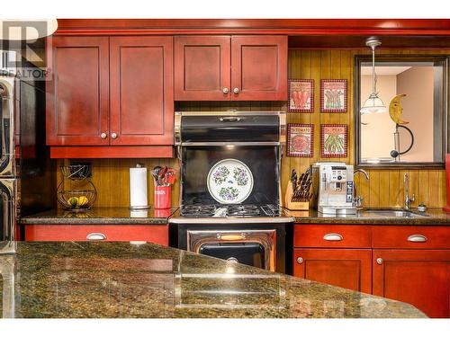 9310 Kalamalka Road, Coldstream, BC - Indoor Photo Showing Kitchen