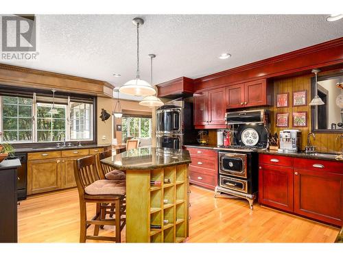 9310 Kalamalka Road, Coldstream, BC - Indoor Photo Showing Kitchen