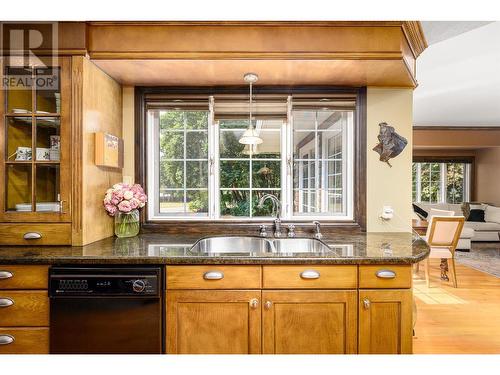 9310 Kalamalka Road, Coldstream, BC - Indoor Photo Showing Kitchen With Double Sink