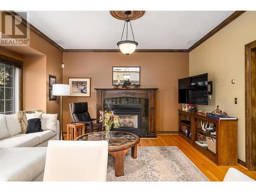 9310 Kalamalka Road, Coldstream, BC - Indoor Photo Showing Living Room With Fireplace