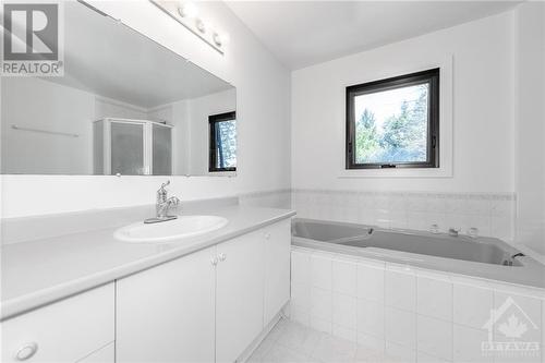 9088 Mitch Owens Road, Ottawa, ON - Indoor Photo Showing Bathroom
