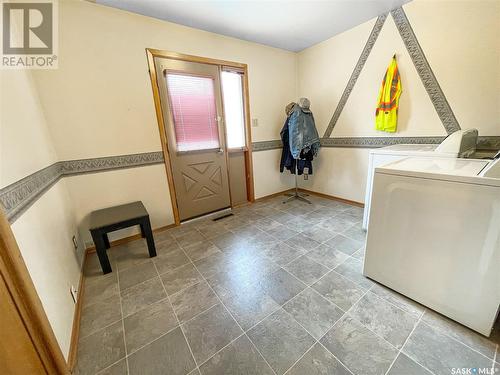 479 2Nd Avenue Se, Swift Current, SK - Indoor Photo Showing Laundry Room