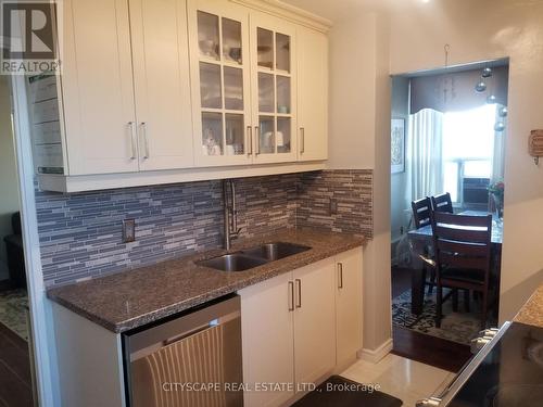 714 - 5 Vicora Linkway Lane, Toronto, ON - Indoor Photo Showing Kitchen With Double Sink With Upgraded Kitchen
