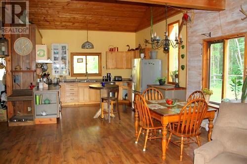 3222 Beaver Valley Road, Horsefly, BC - Indoor Photo Showing Dining Room