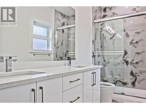 1354 Rutland Road N Unit# 13, Kelowna, BC - Indoor Photo Showing Bathroom