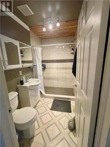 195 Carrie, Sturgeon Falls, ON - Indoor Photo Showing Bathroom