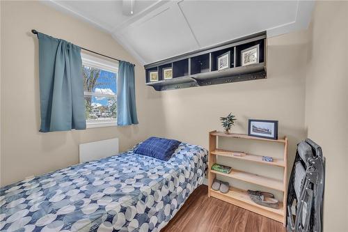 921 Lakeshore Road, Selkirk, ON - Indoor Photo Showing Bedroom