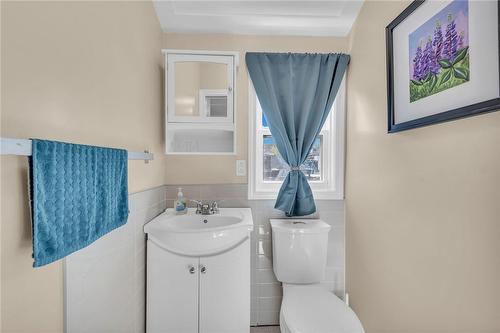 921 Lakeshore Road, Selkirk, ON - Indoor Photo Showing Bathroom